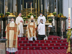 Diakonenweihe im Fuldaer Dom (Foto: Karl-Franz Thiede)